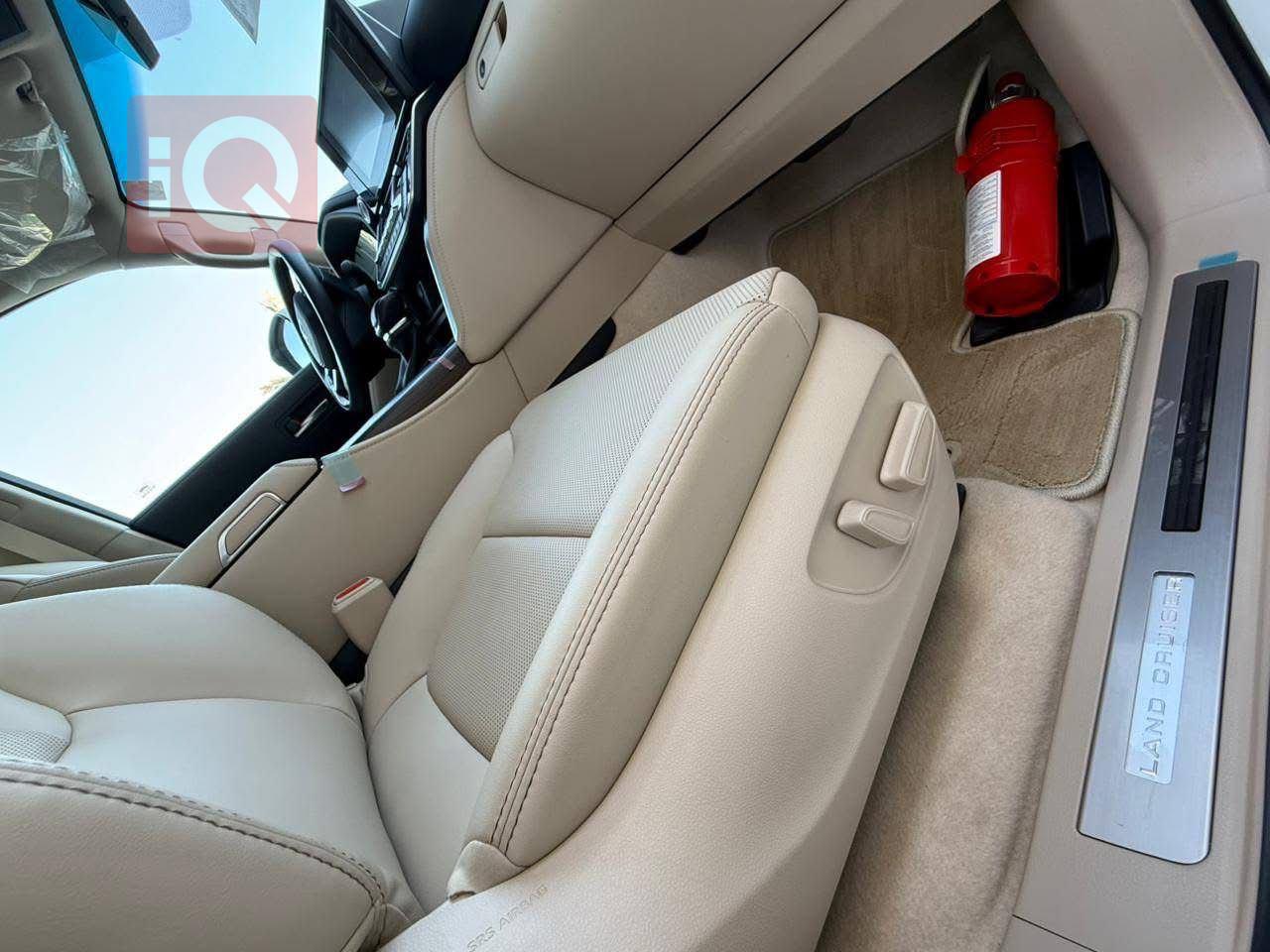 تۆیۆتا لاند کروزەر